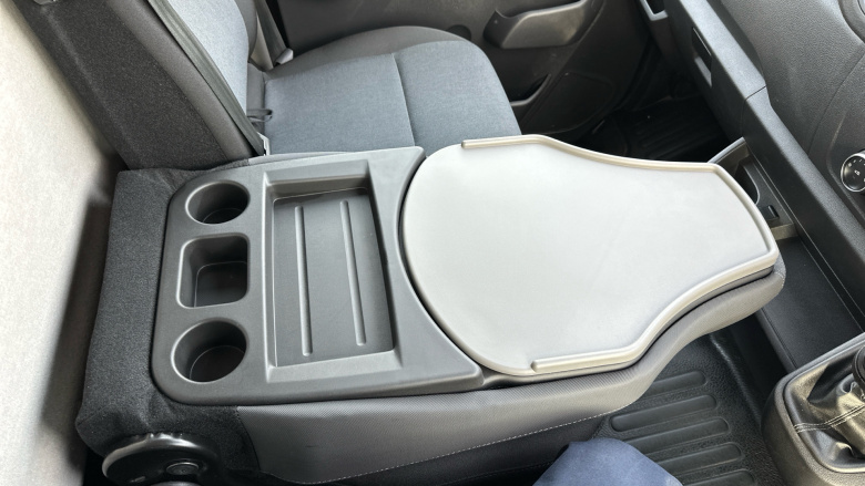 Renault Master Mwb Diesel Fwd MM35 Blue dCi 135 Advance Medium Roof Van